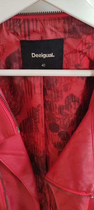 Chaqueta Desigual T.40 Bordado en la espalda.