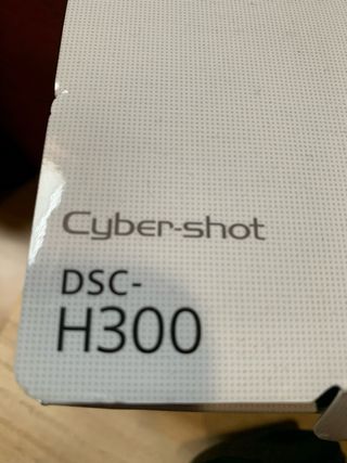 Camara digital compacta SONY DSC H-300. NUEVA.