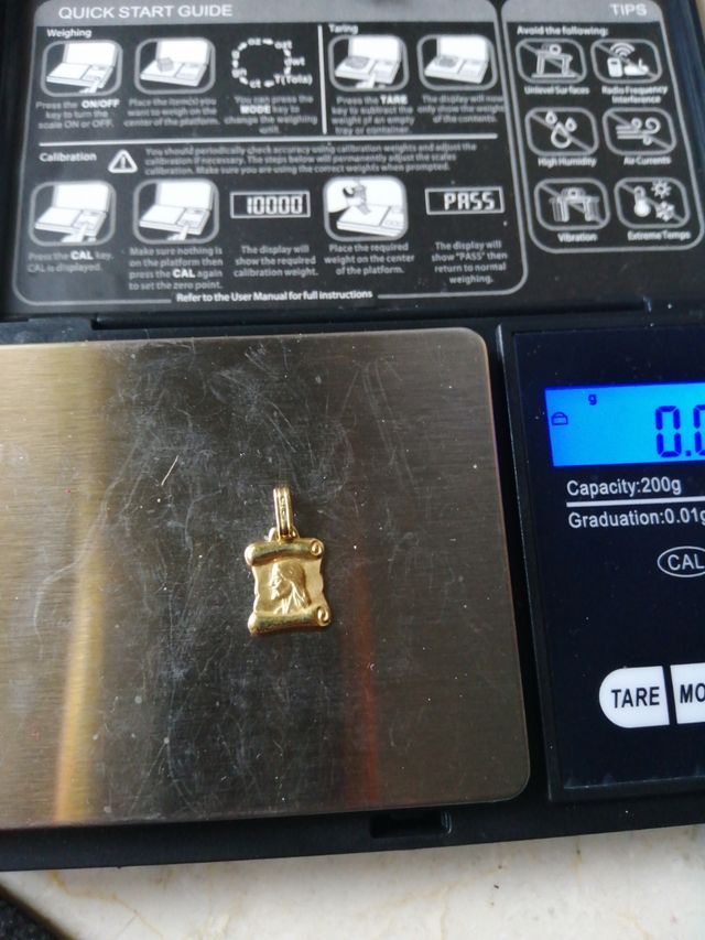 Colgante oro 18k pergamino 