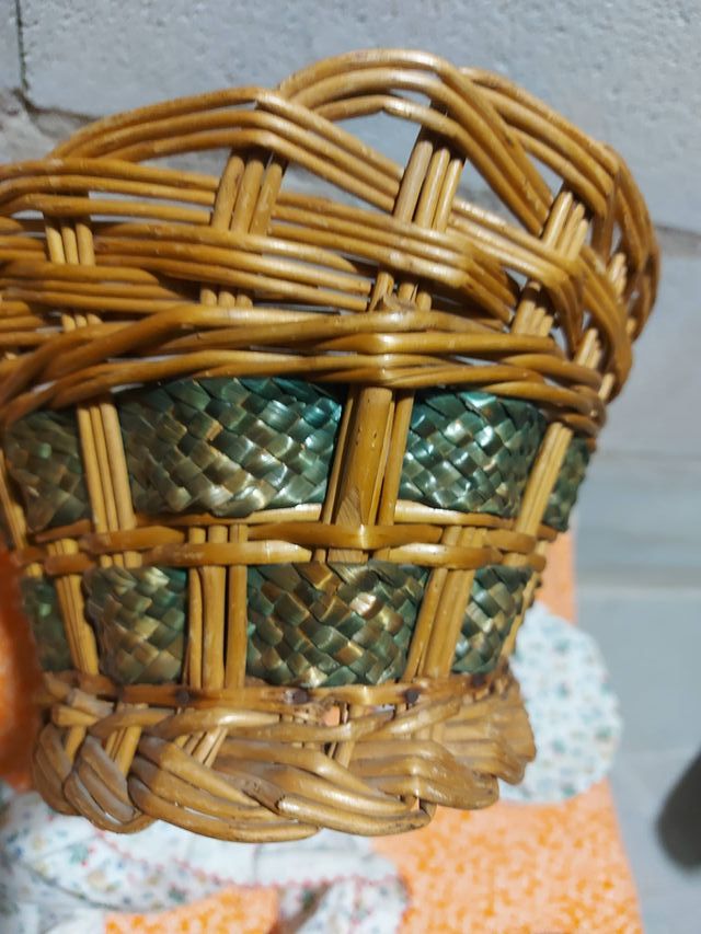 Cesta mimbre tipo costurero, canastilla.
