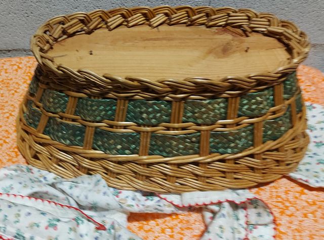 Cesta mimbre tipo costurero, canastilla.