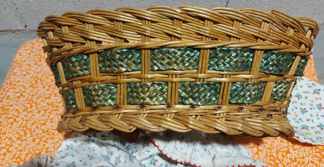 Cesta mimbre tipo costurero, canastilla.