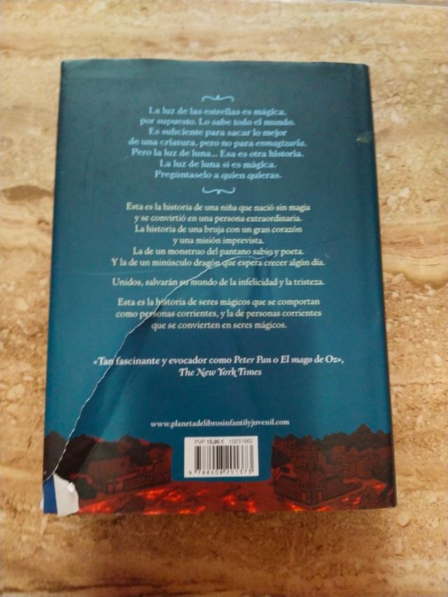 La niña que bebió luz de luna