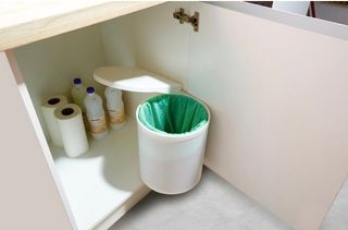 Cubo de basura interior mueble cocina