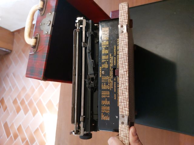 Máquina escribir portátil antigua