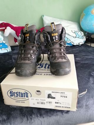 BOTAS DE MONTAÑA MUJER. ESTAN NUEVAS