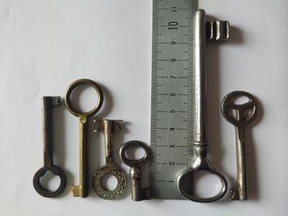 LOTE 6 LLAVES ANTIGUAS / VINTAGE