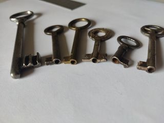 LOTE 6 LLAVES ANTIGUAS / VINTAGE