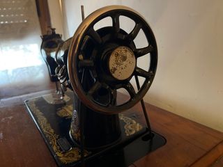 maquina de coser SINGER antigua