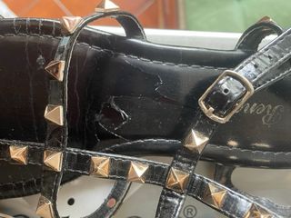 Sandali bassi neri con borchie