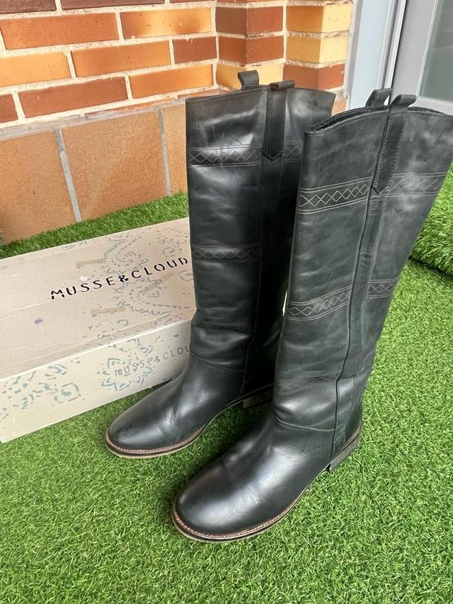 Botas negras piel Musse & Cloud