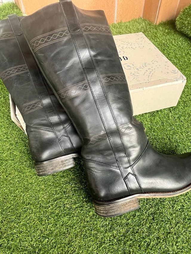 Botas negras piel Musse & Cloud