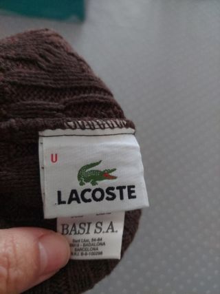 Conjunto de gorro y guantes Lacoste