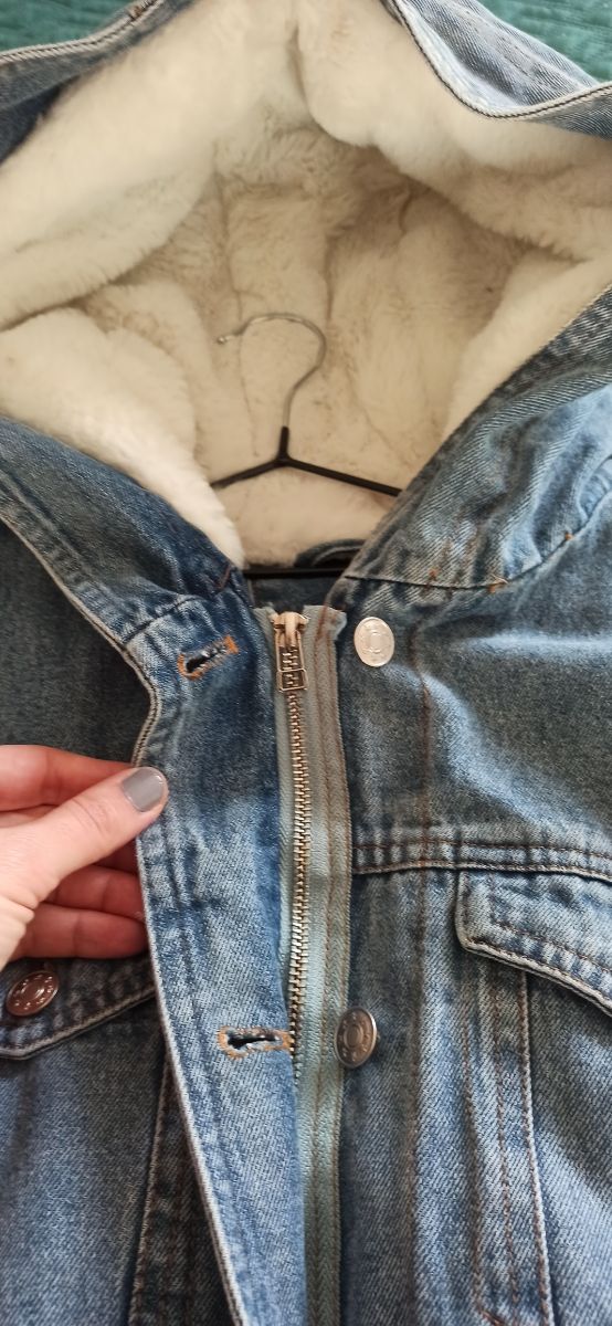 Abrigo vaquero capucha e interior de pelo