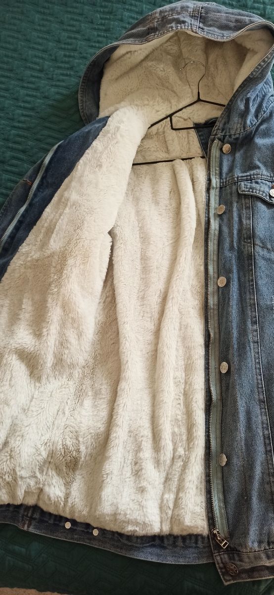 Abrigo vaquero capucha e interior de pelo