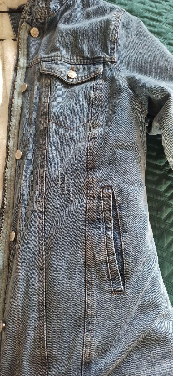 Abrigo vaquero capucha e interior de pelo