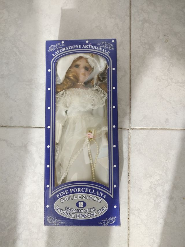 Bambola di porcellana