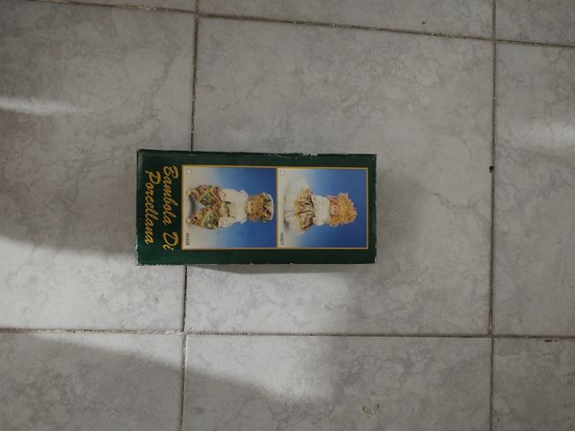 Bambola di porcellana