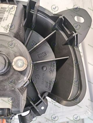 13335075 MOTOR CALEFACCION A/A OPEL CORSA E (X15)
