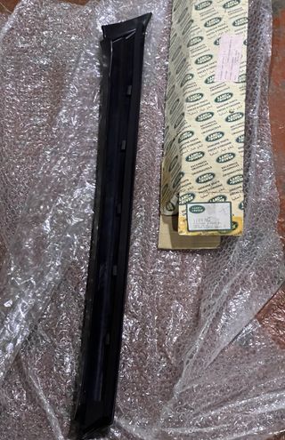 BTR7852 Embellecedor der parabrisa Range Rover P38