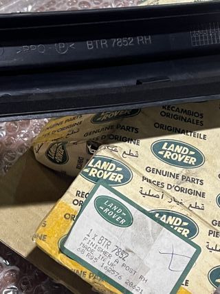 BTR7852 Embellecedor der parabrisa Range Rover P38