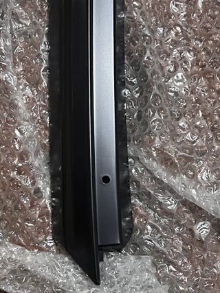 BTR7852 Embellecedor der parabrisa Range Rover P38