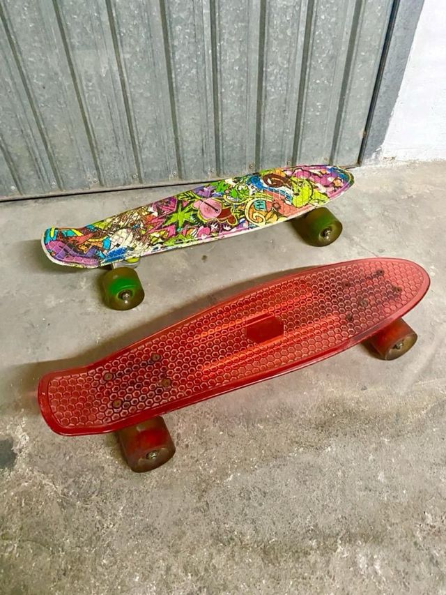 Dos Patinetes  4 ruedas  con LED /