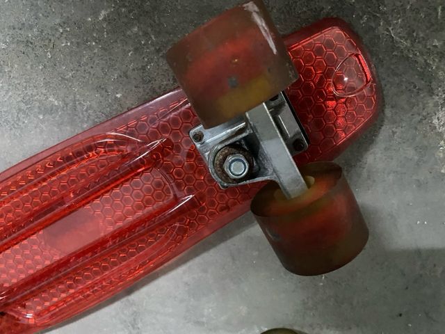 Dos Patinetes  4 ruedas  con LED /