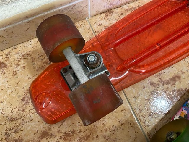 Dos Patinetes  4 ruedas  con LED /