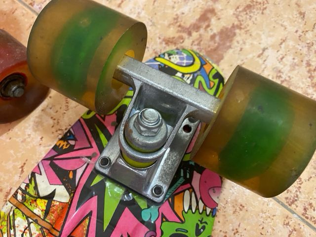 Dos Patinetes  4 ruedas  con LED /