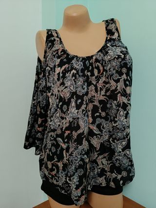 BLUSA TALLA S . MARCA BERSHKA 