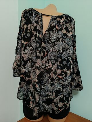 BLUSA TALLA S . MARCA BERSHKA 