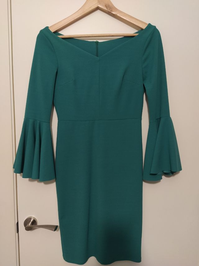 Vestido verde con manga de volante