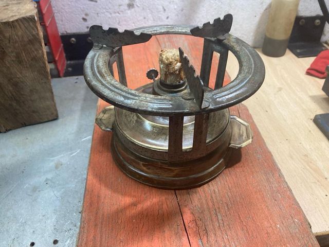 Antiguo quemador de latón 
