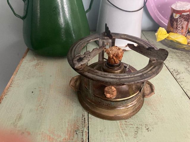 Antiguo quemador de latón 