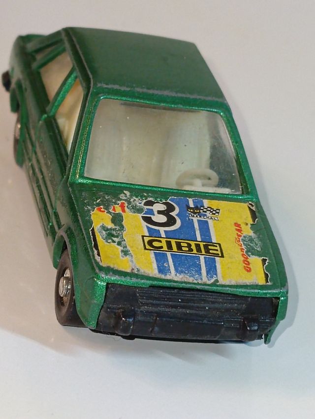 *FORD ESCORT 1/64 MIRA