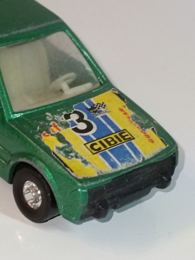 *FORD ESCORT 1/64 MIRA