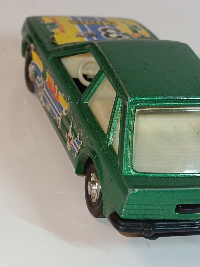 *FORD ESCORT 1/64 MIRA