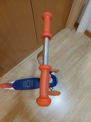 Patinete 3 ruedas y con luz. Decathlon.