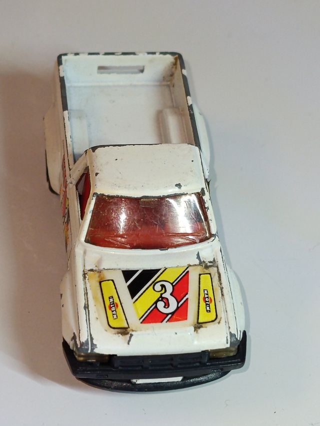 *TOYOTA HILUX 1/64 GUISVAL