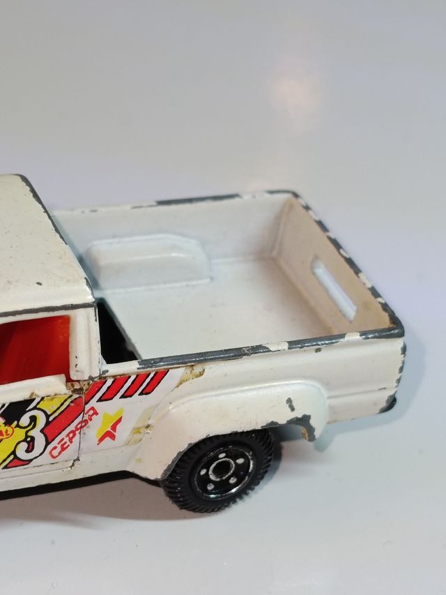 *TOYOTA HILUX 1/64 GUISVAL