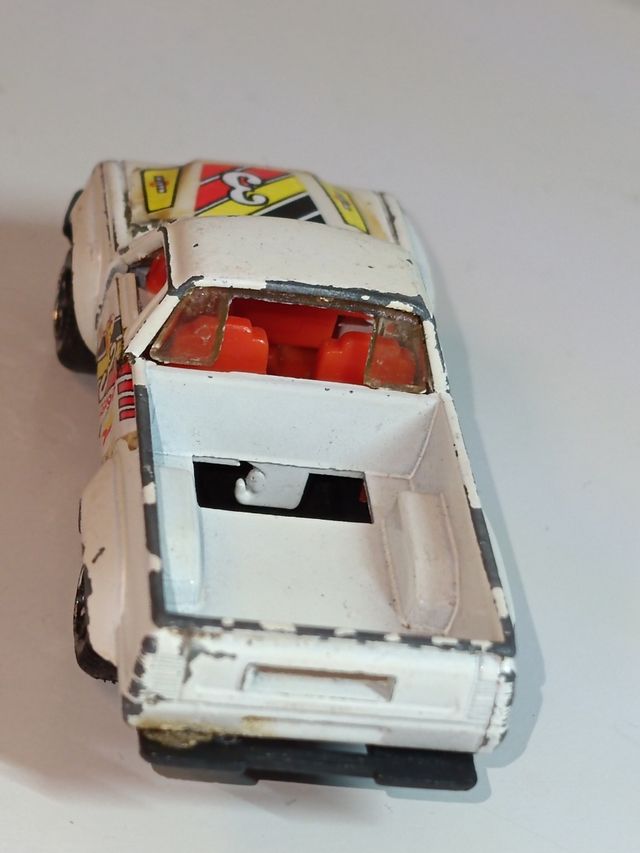 *TOYOTA HILUX 1/64 GUISVAL