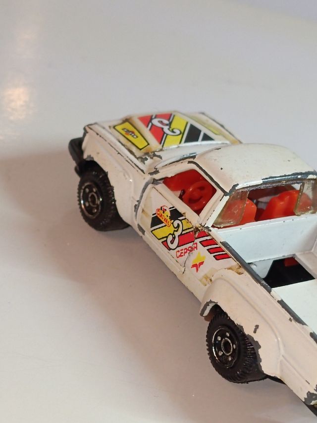 *TOYOTA HILUX 1/64 GUISVAL