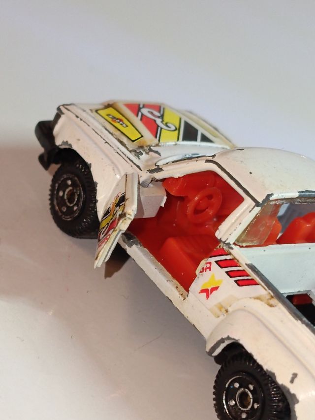 *TOYOTA HILUX 1/64 GUISVAL