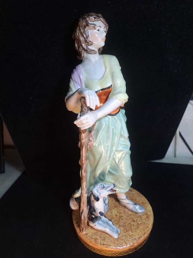 Figura sureda de porcelana