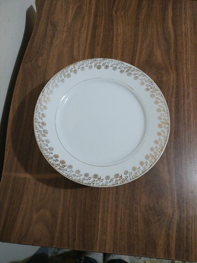 Platos borde oro