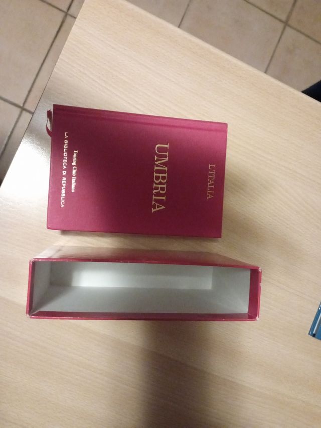 L Italia "Umbria" touring club italiano