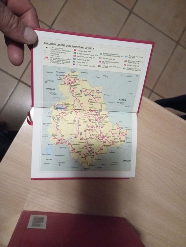 L Italia "Umbria" touring club italiano