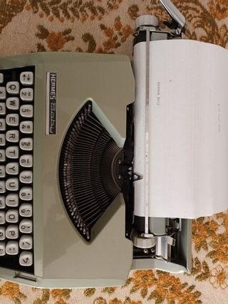 MÁQUINA DE ESCRIBIR HERMES BABY. 3 KILOS