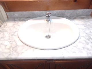 Encimera de mármol con lavabo